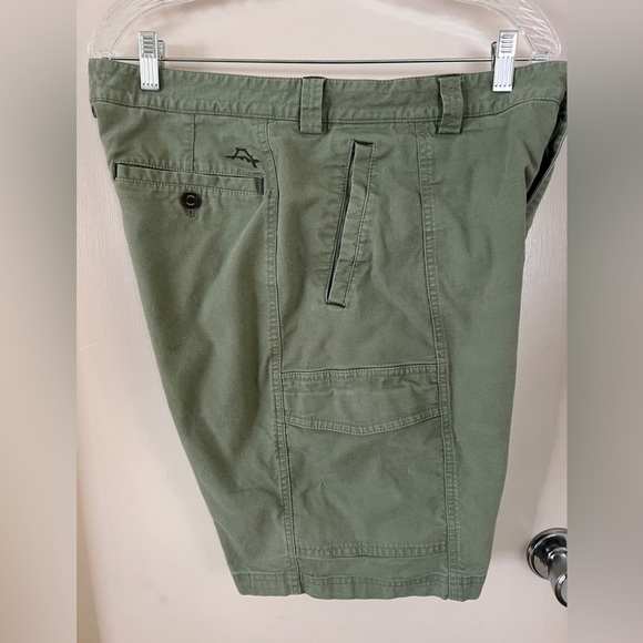 Tommy Bahama Cargo Shorts Good Cond. Size 35 - Picture 2 of 6